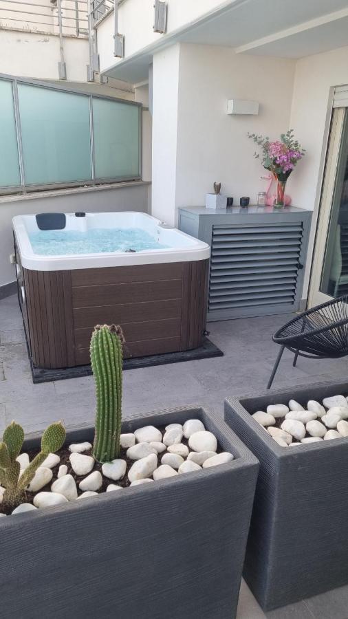 Penthouse 40 In Trastevere With Seasonally Jacuzzi روما المظهر الخارجي الصورة