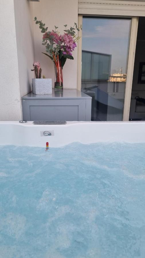 Penthouse 40 In Trastevere With Seasonally Jacuzzi روما المظهر الخارجي الصورة